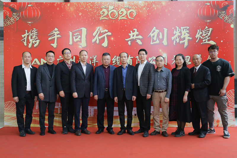 公司高管團隊合影